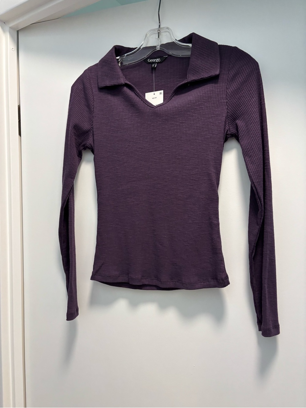 George Long-Sleeve Ribbed V-Neck Top in Plum Purple